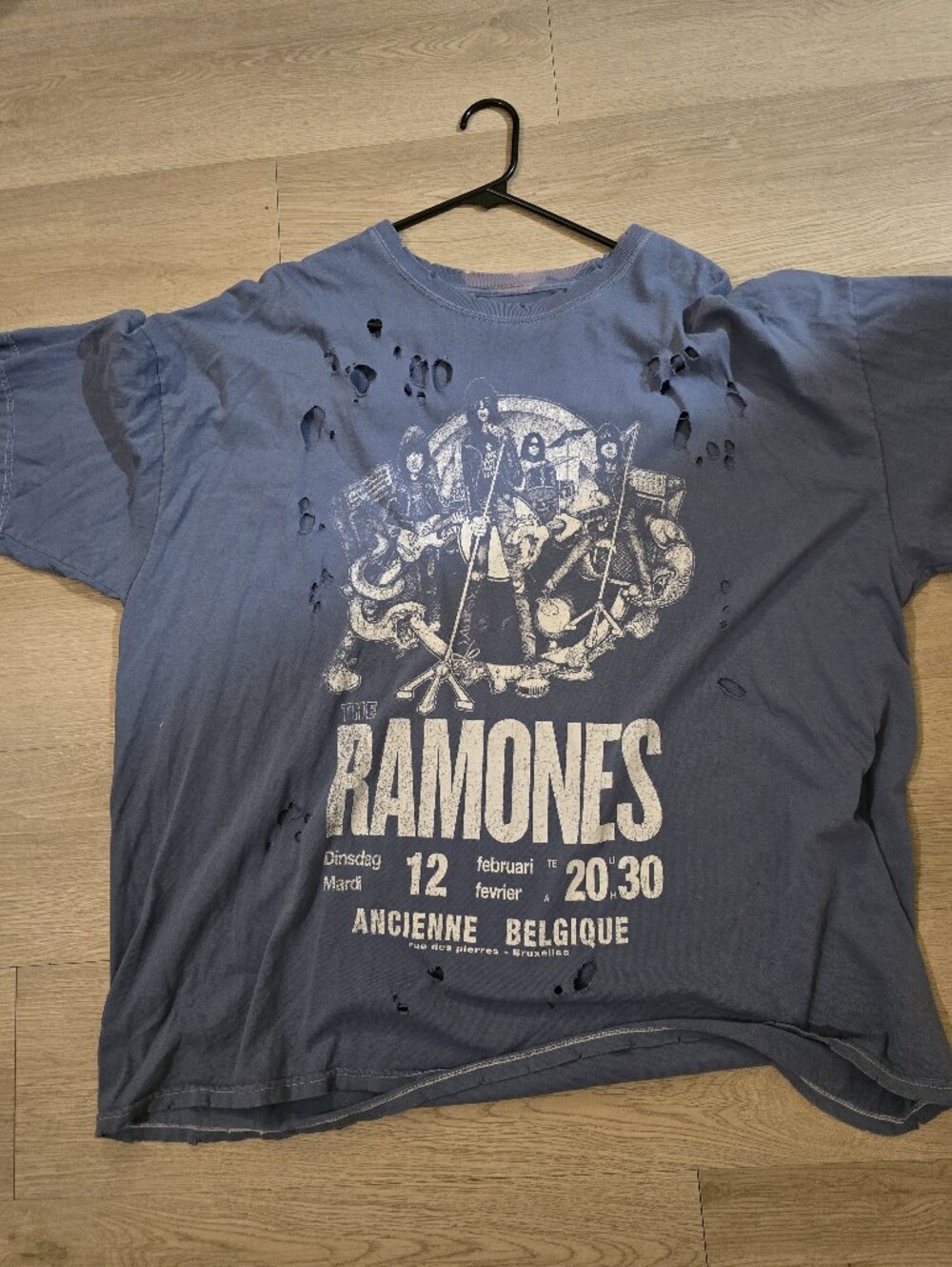 Ramones - Graphic Band T-Shirt in Faded Blue